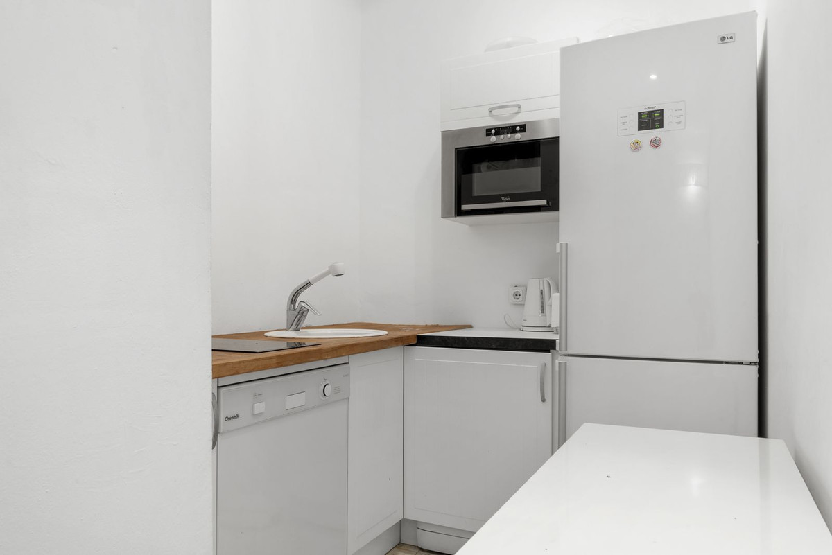 2 Bedroom Apartment for Sale in Puerto Banús — 9