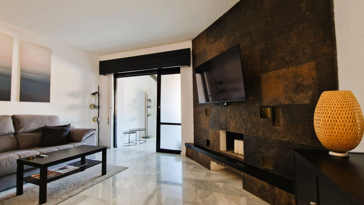 2 Bedroom Apartment for Sale in Puerto Banús — 4