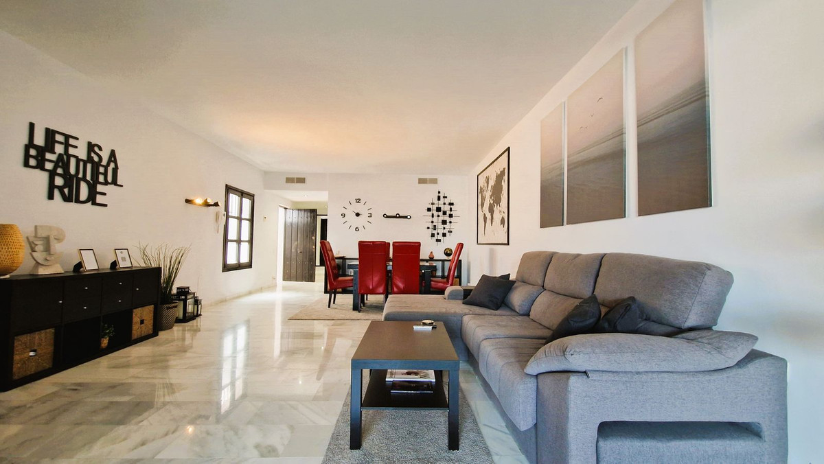 2 Bedroom Apartment for Sale in Puerto Banús — 5