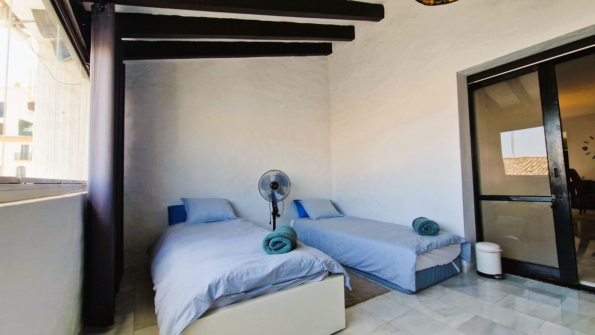 2 Bedroom Apartment for Sale in Puerto Banús — 8