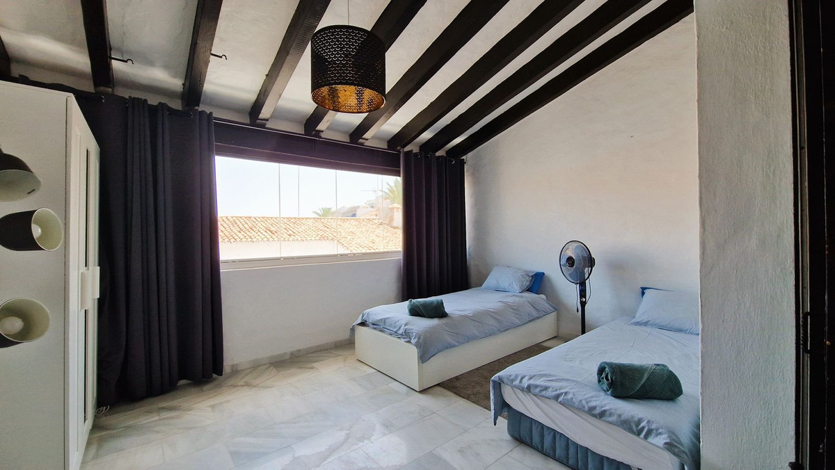 2 Bedroom Apartment for Sale in Puerto Banús — 9
