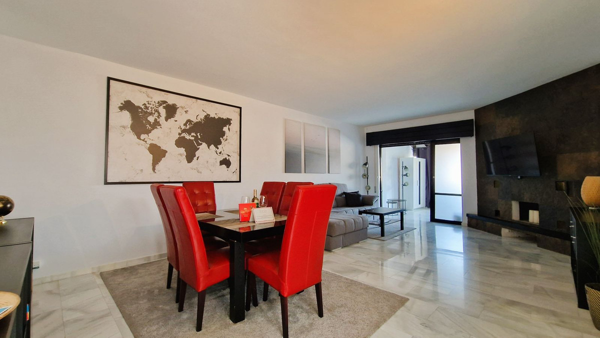 2 Bedroom Apartment for Sale in Puerto Banús — view 10