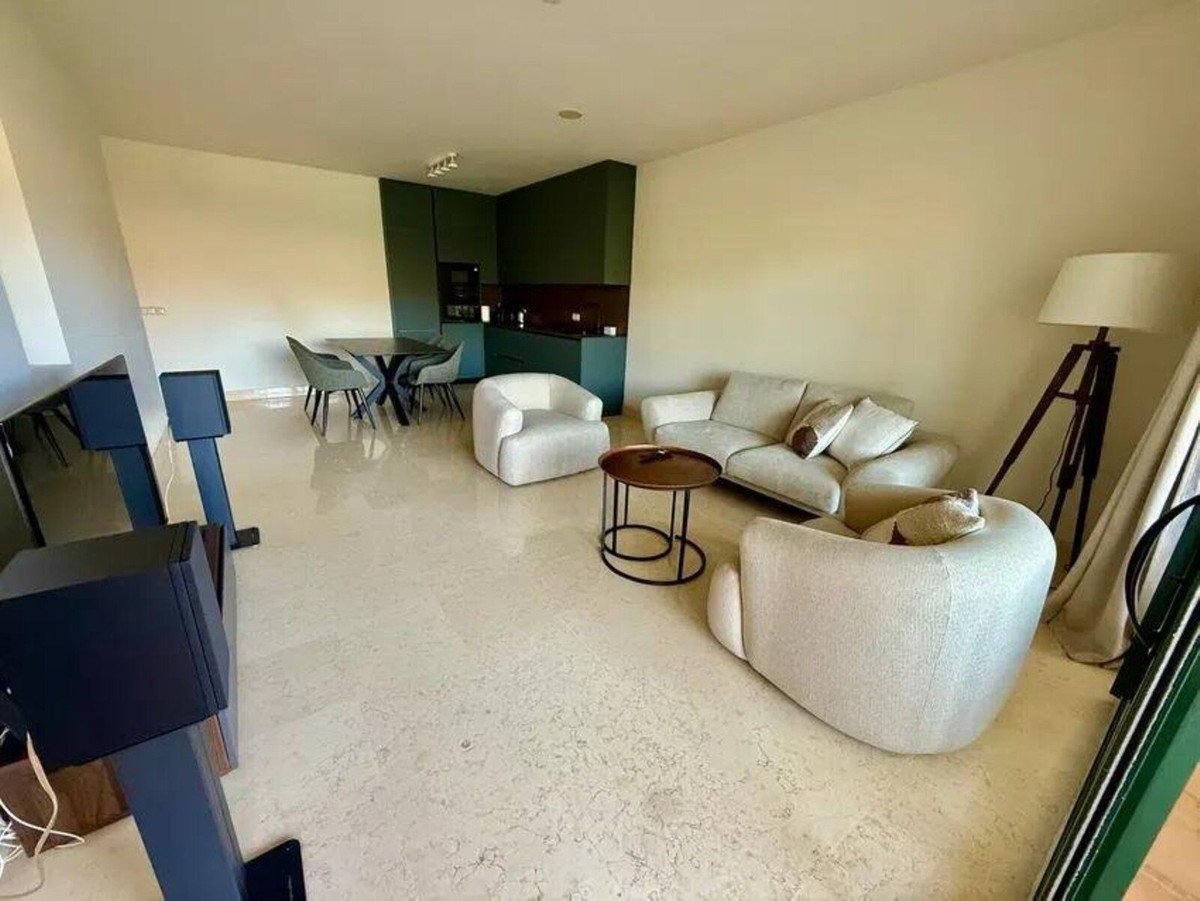 3 Bedroom Apartment for Sale in Benahavís — 2