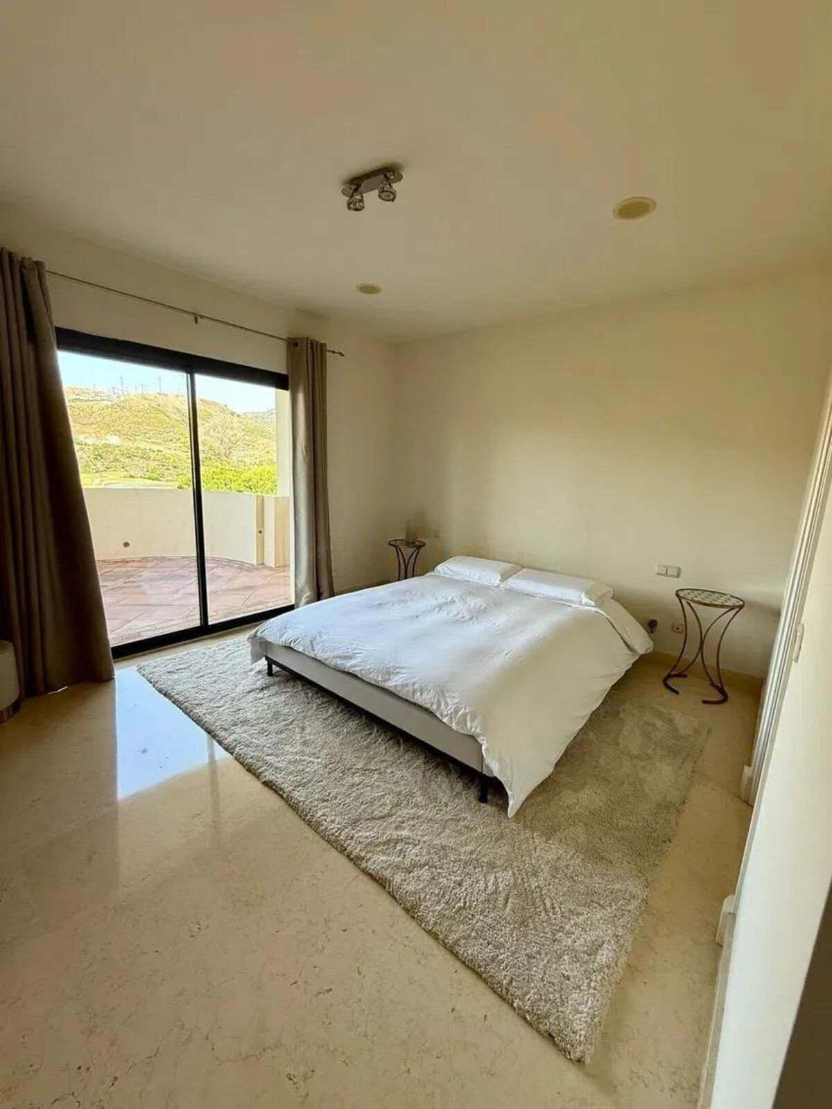 3 Bedroom Apartment for Sale in Benahavís — 9