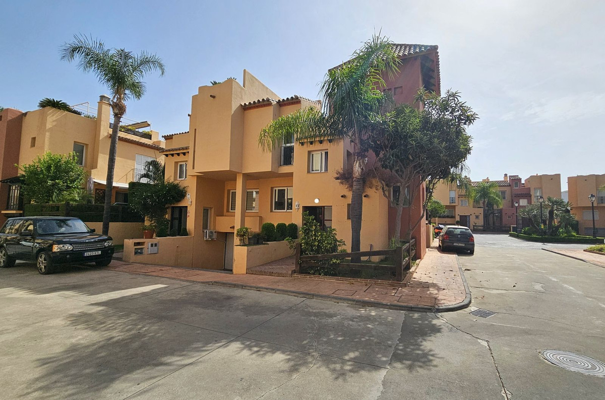 4 Bedroom Villa for Sale in Nueva Andalucía