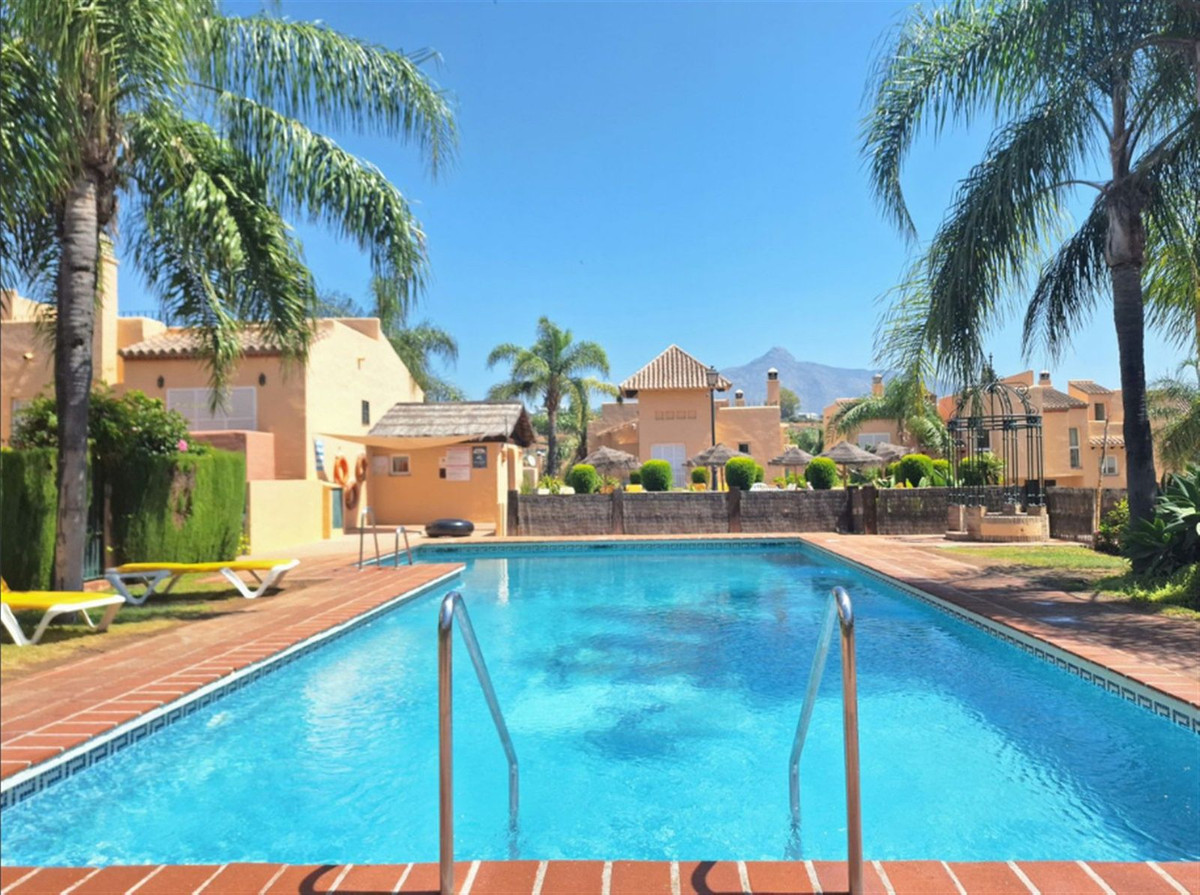 4 Bedroom Villa for Sale in Nueva Andalucía — 2