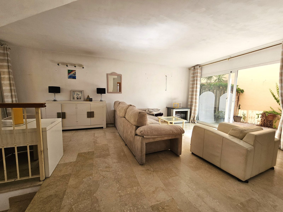 4 Bedroom Villa for Sale in Nueva Andalucía — 4