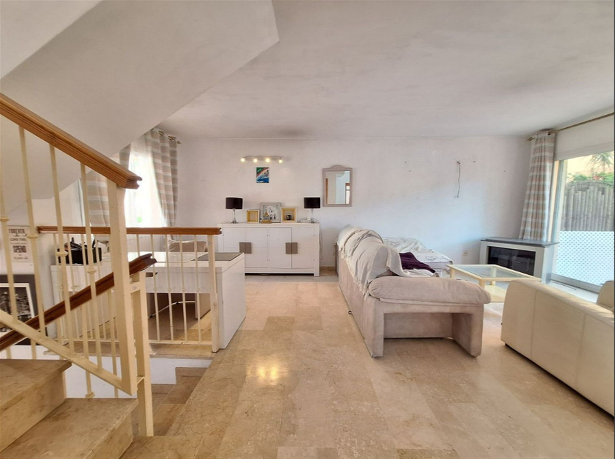 4 Bedroom Villa for Sale in Nueva Andalucía — 5
