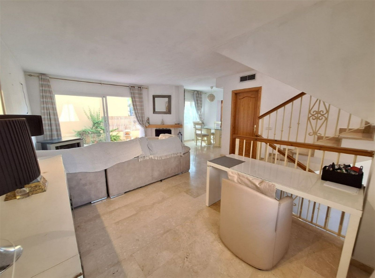 4 Bedroom Villa for Sale in Nueva Andalucía — view 10