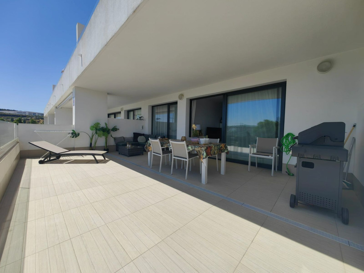 3 Bedroom Apartment for Sale in Estepona — 2