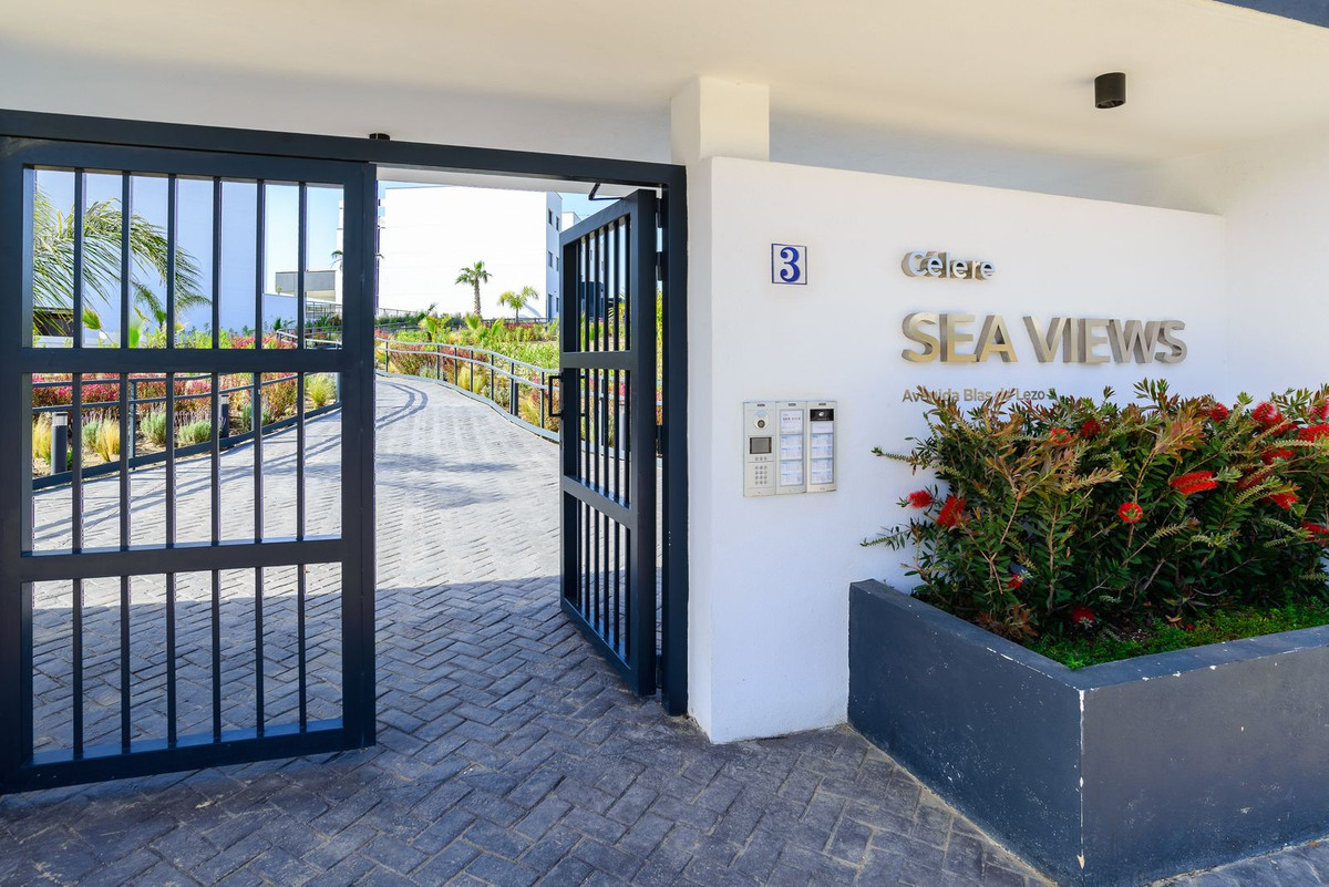 3 Bedroom Apartment for Sale in Estepona — 2