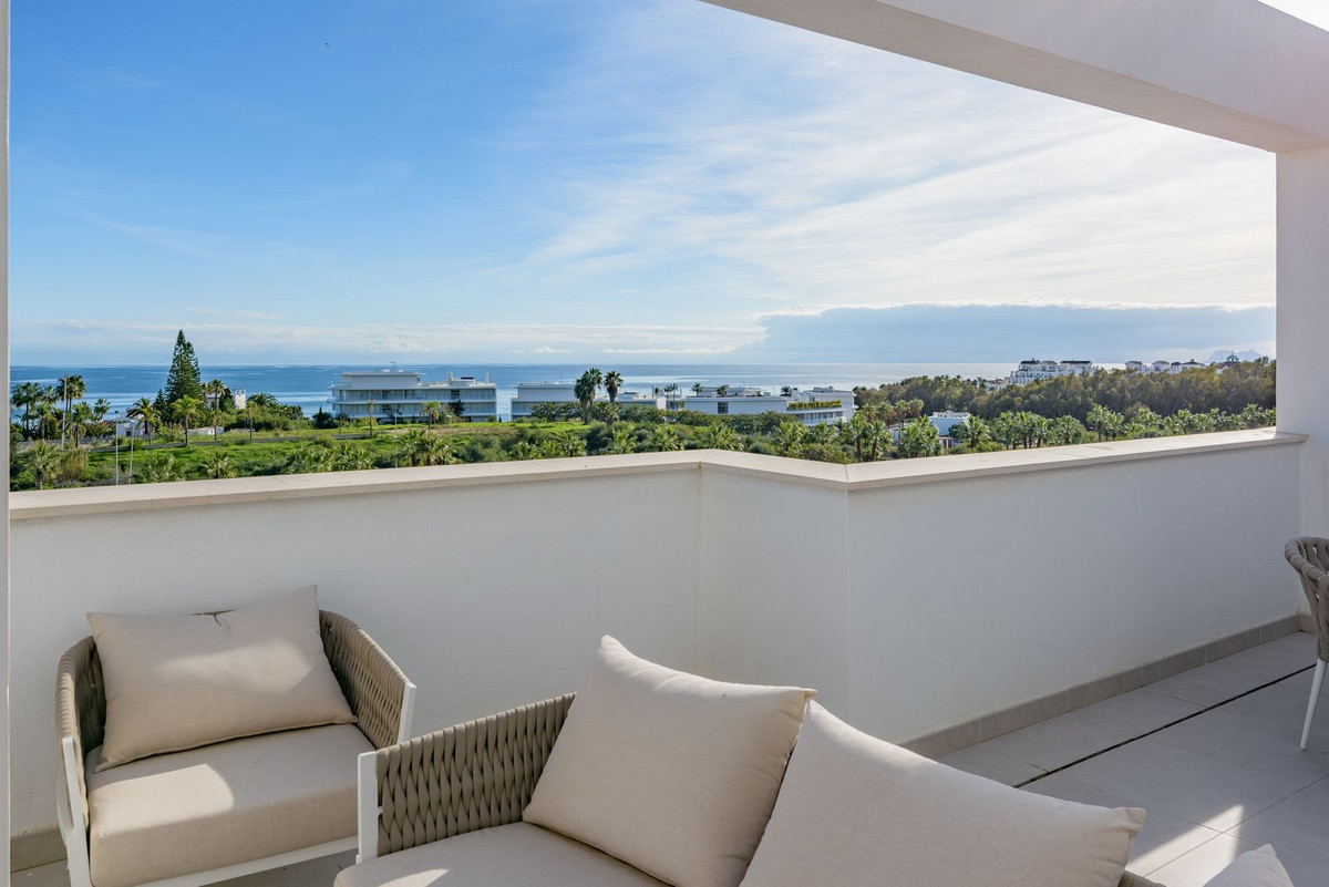 3 Bedroom Apartment for Sale in Estepona — view 11