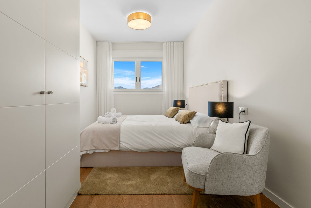3 Bedroom Apartment for Sale in Estepona — view 13