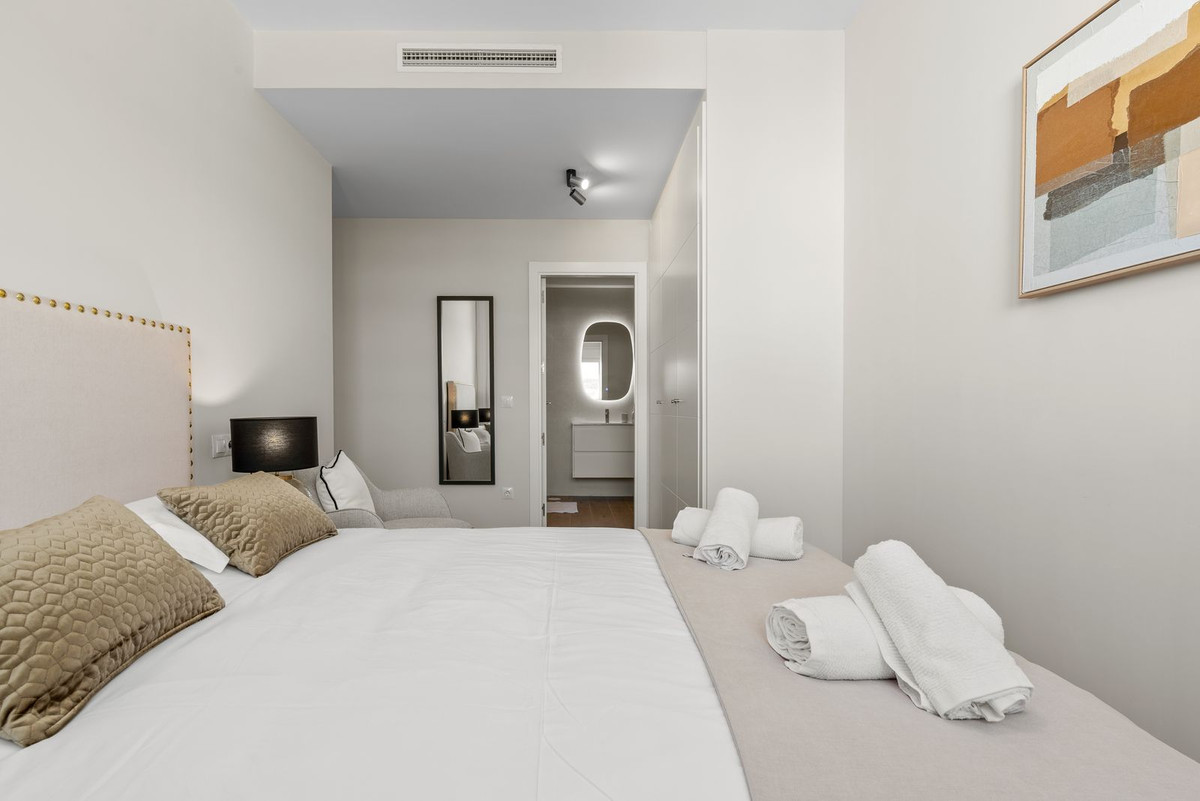 3 Bedroom Apartment for Sale in Estepona — view 14