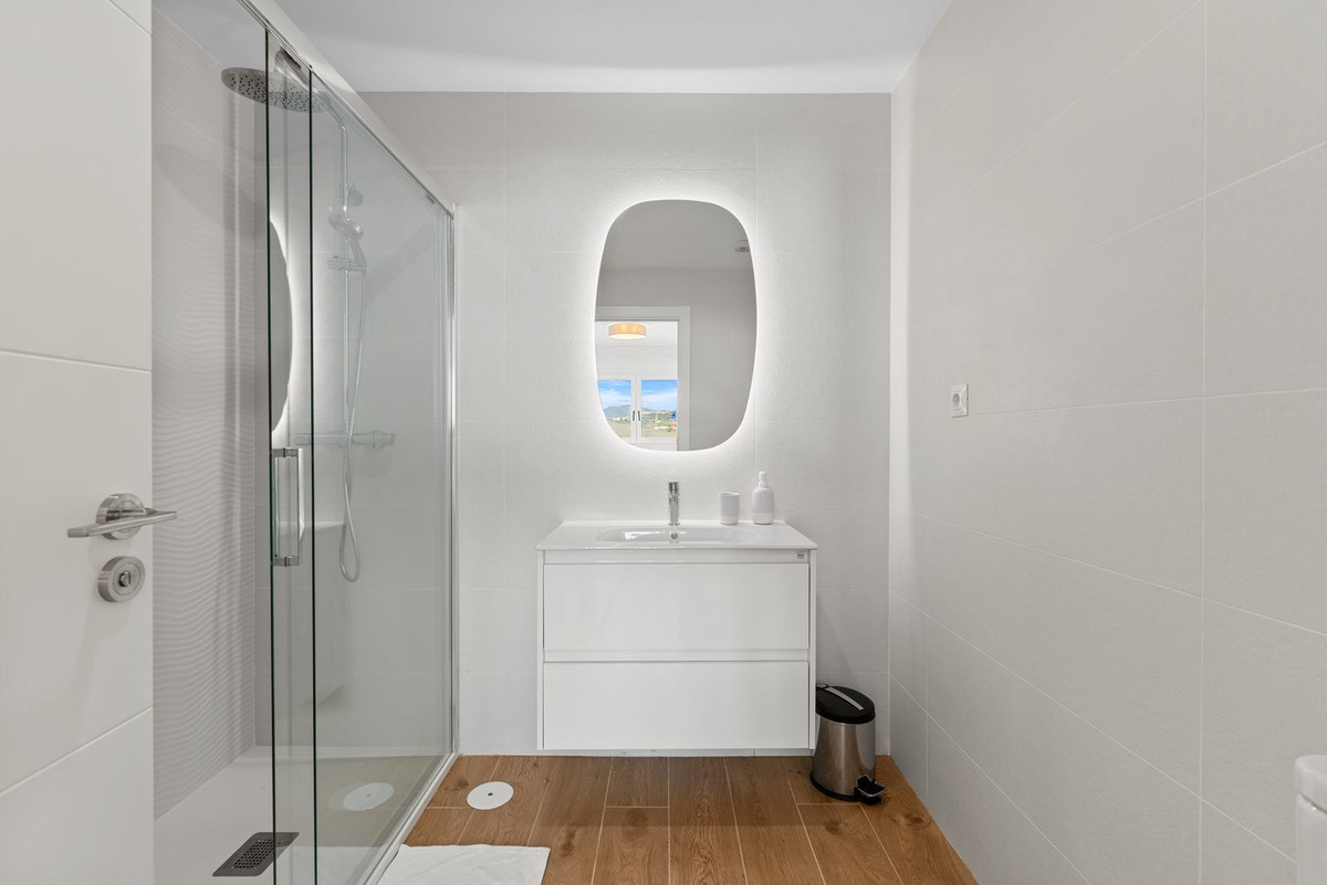 3 Bedroom Apartment for Sale in Estepona — view 15