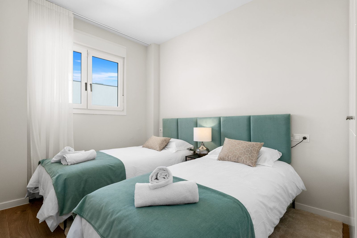 3 Bedroom Apartment for Sale in Estepona — view 16