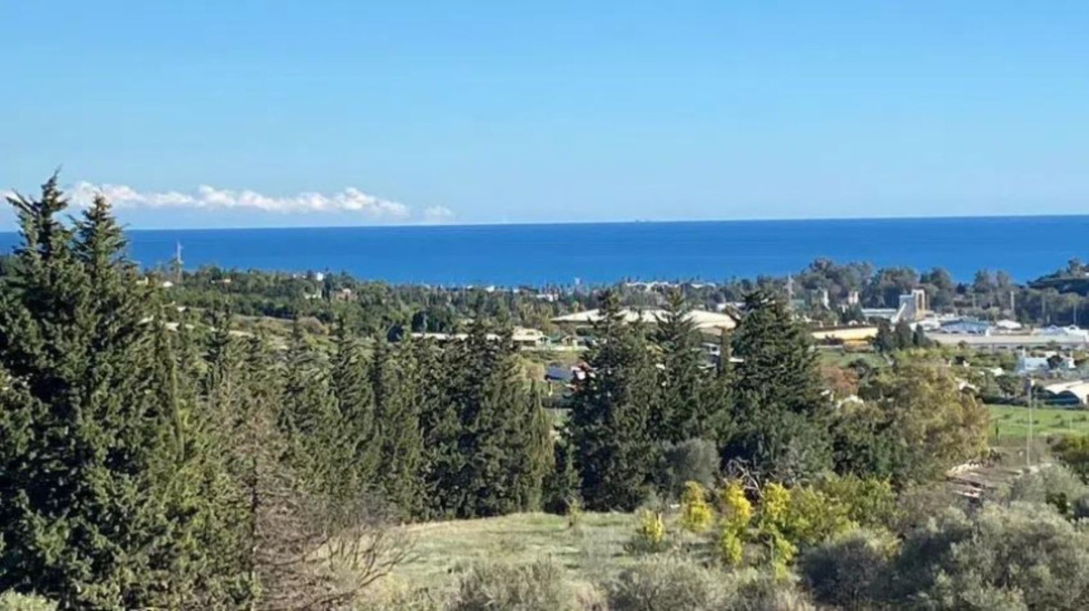 4 Bedroom Villa for Sale in Estepona — 2