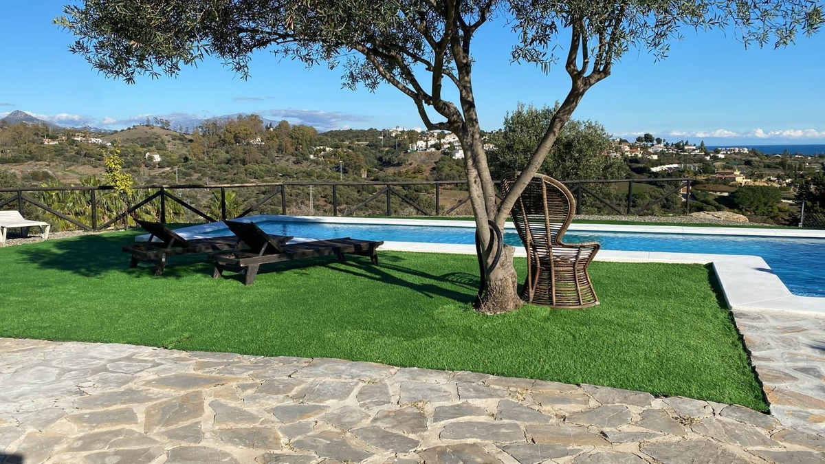 4 Bedroom Villa for Sale in Estepona — 9