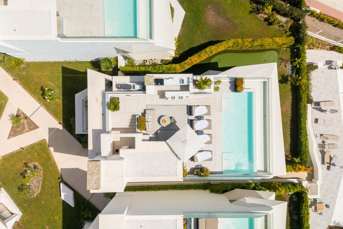 3 Bedroom Villa for Sale in Nueva Andalucía — 2