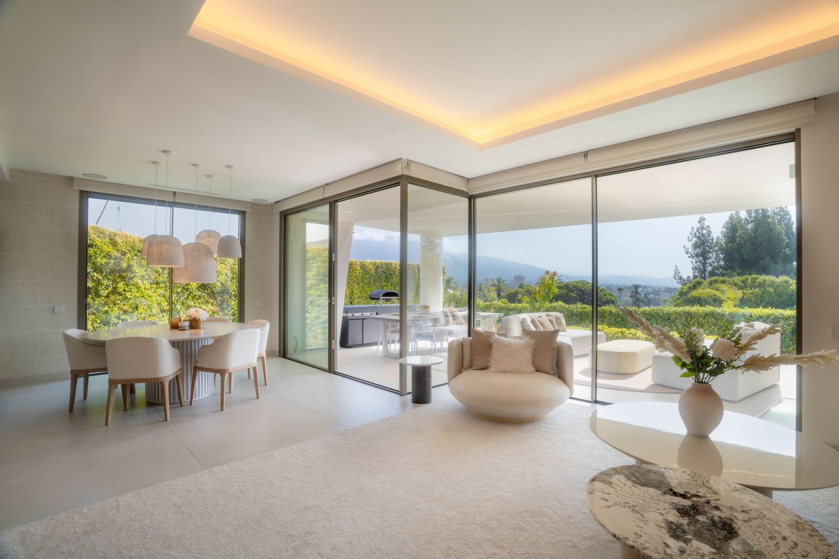 3 Bedroom Villa for Sale in Nueva Andalucía — 4