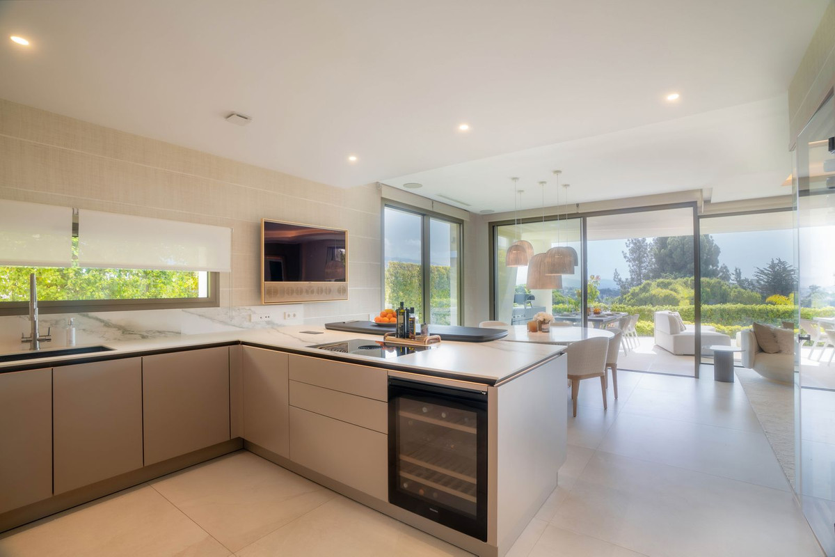 3 Bedroom Villa for Sale in Nueva Andalucía — 7