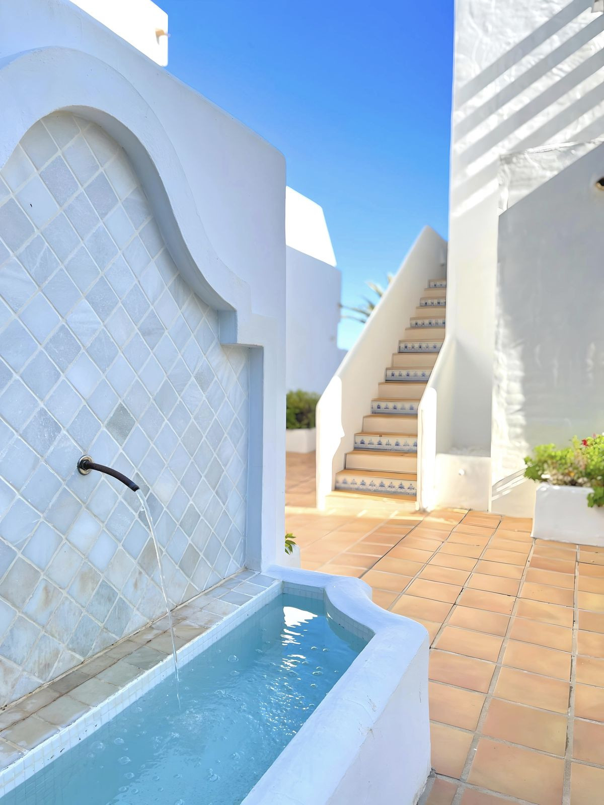 3 Bedroom Apartment for Sale in Nueva Andalucía — 4