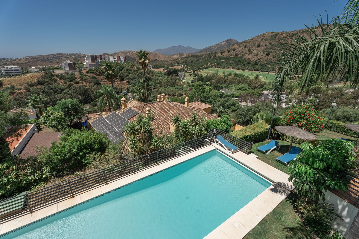 2 Bedroom Apartment for Sale in Los Almendros — 2