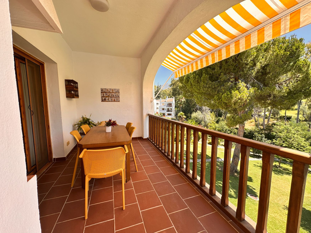 1 Bedroom Apartment for Sale in Nueva Andalucía — 2