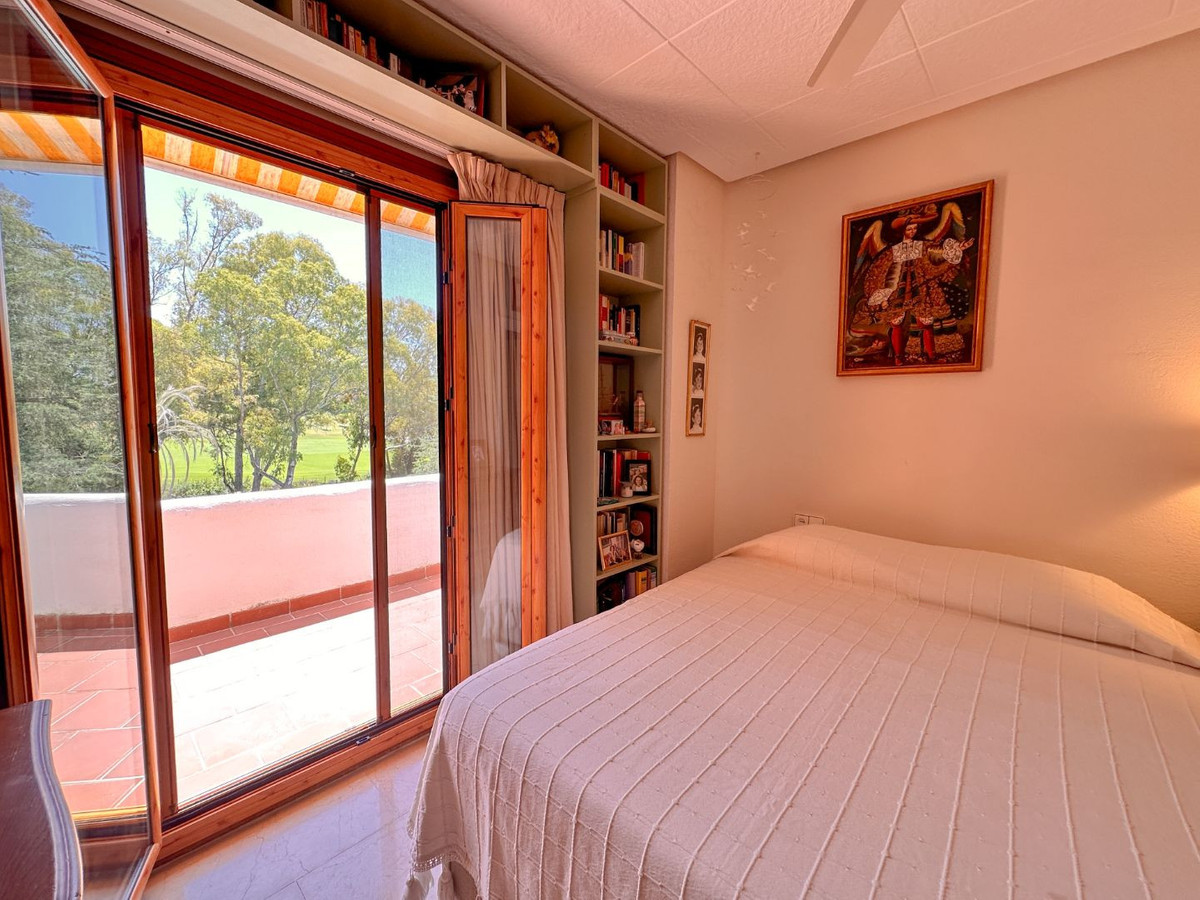 1 Bedroom Apartment for Sale in Nueva Andalucía — view 11