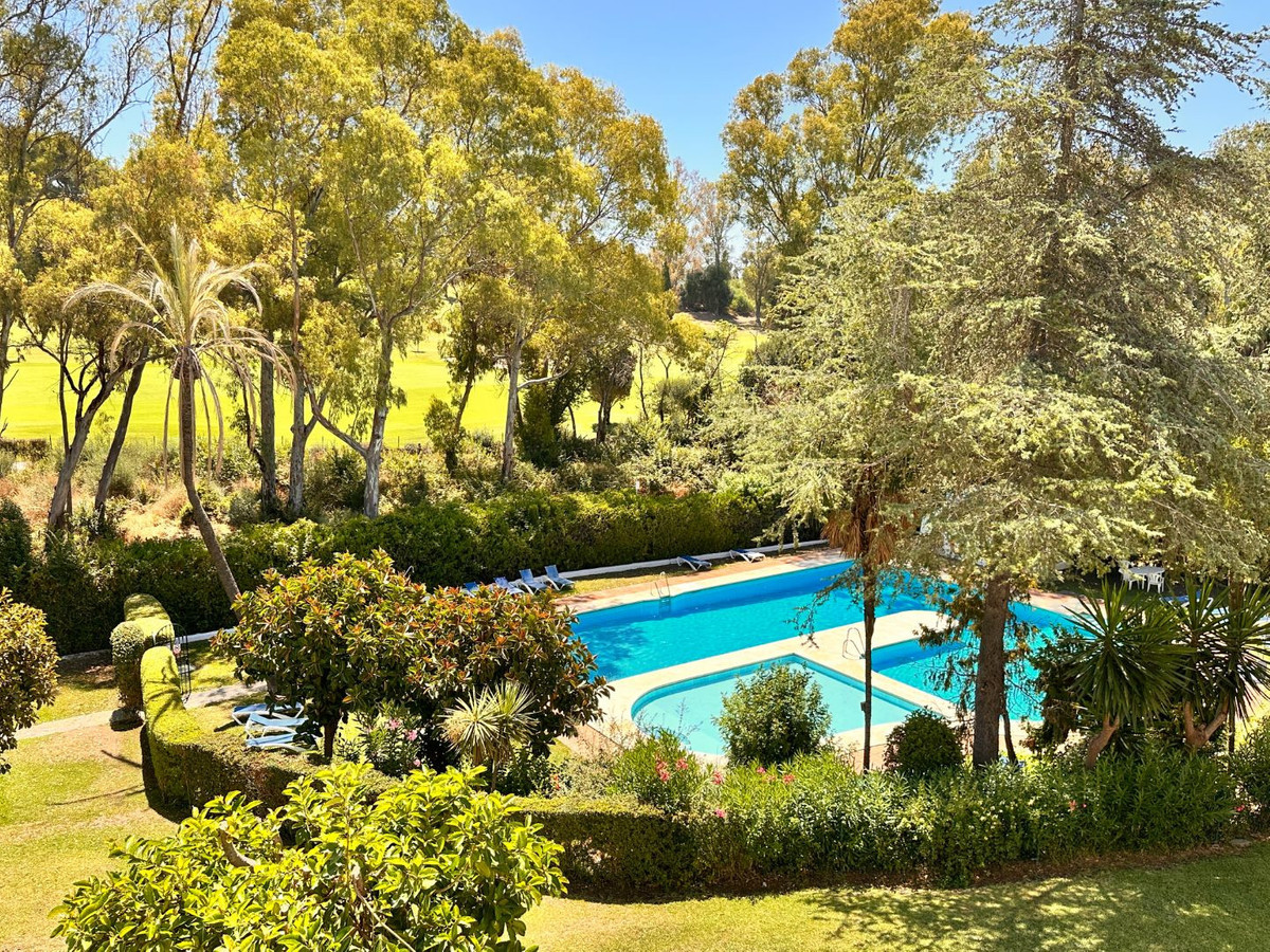 1 Bedroom Apartment for Sale in Nueva Andalucía — 3