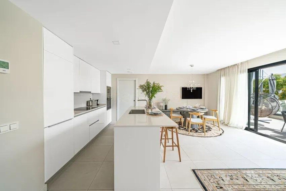 3 Bedroom Apartment for Sale in Estepona — 2