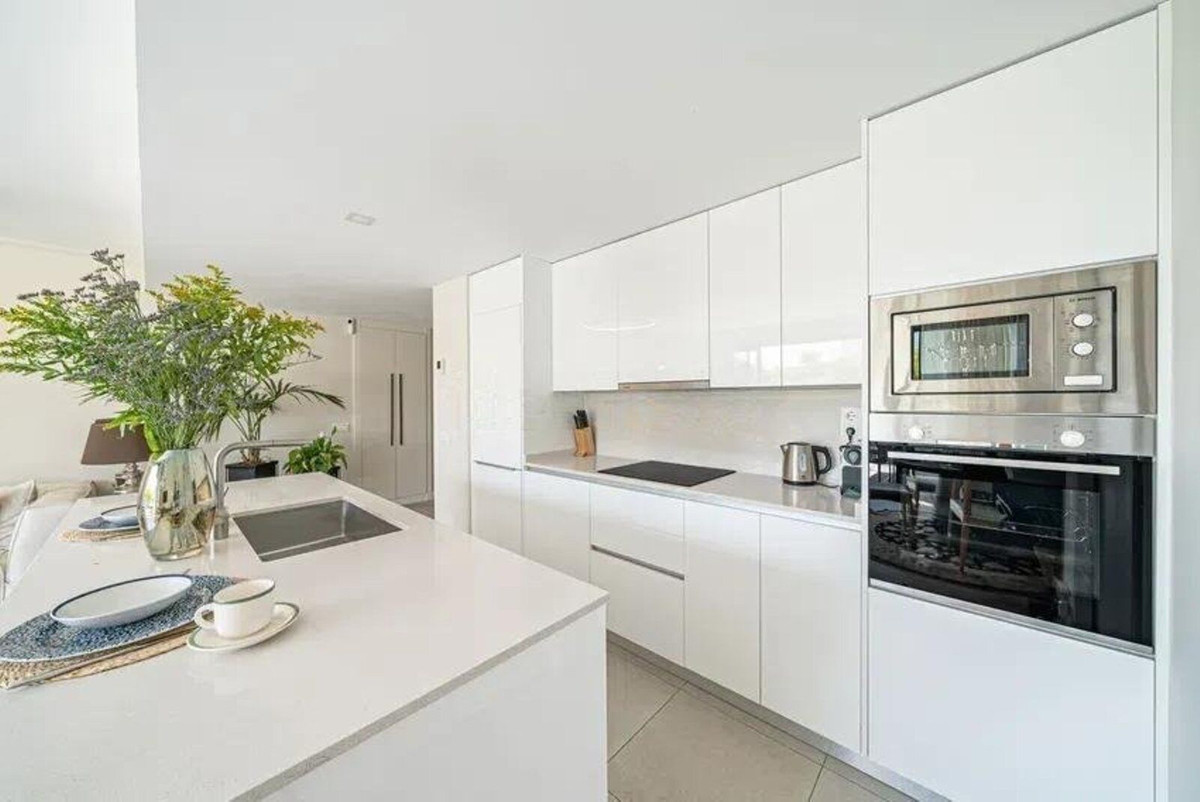 3 Bedroom Apartment for Sale in Estepona — 3