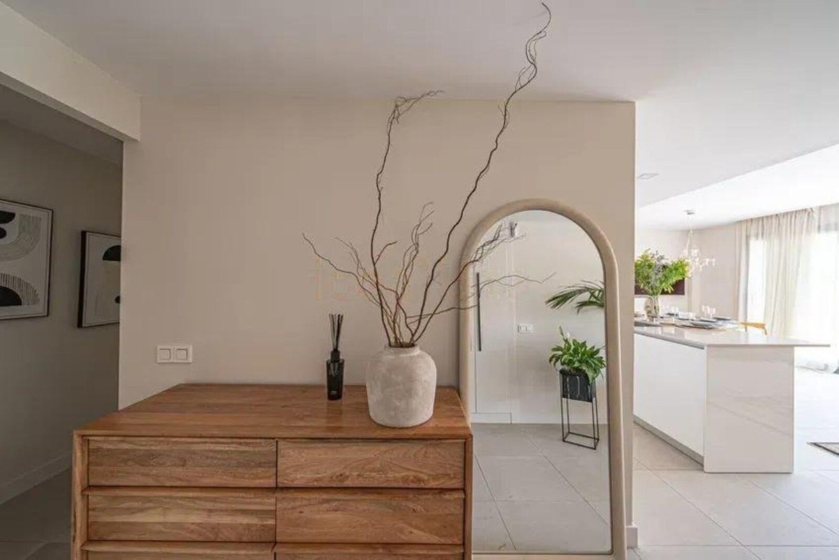3 Bedroom Apartment for Sale in Estepona — 8