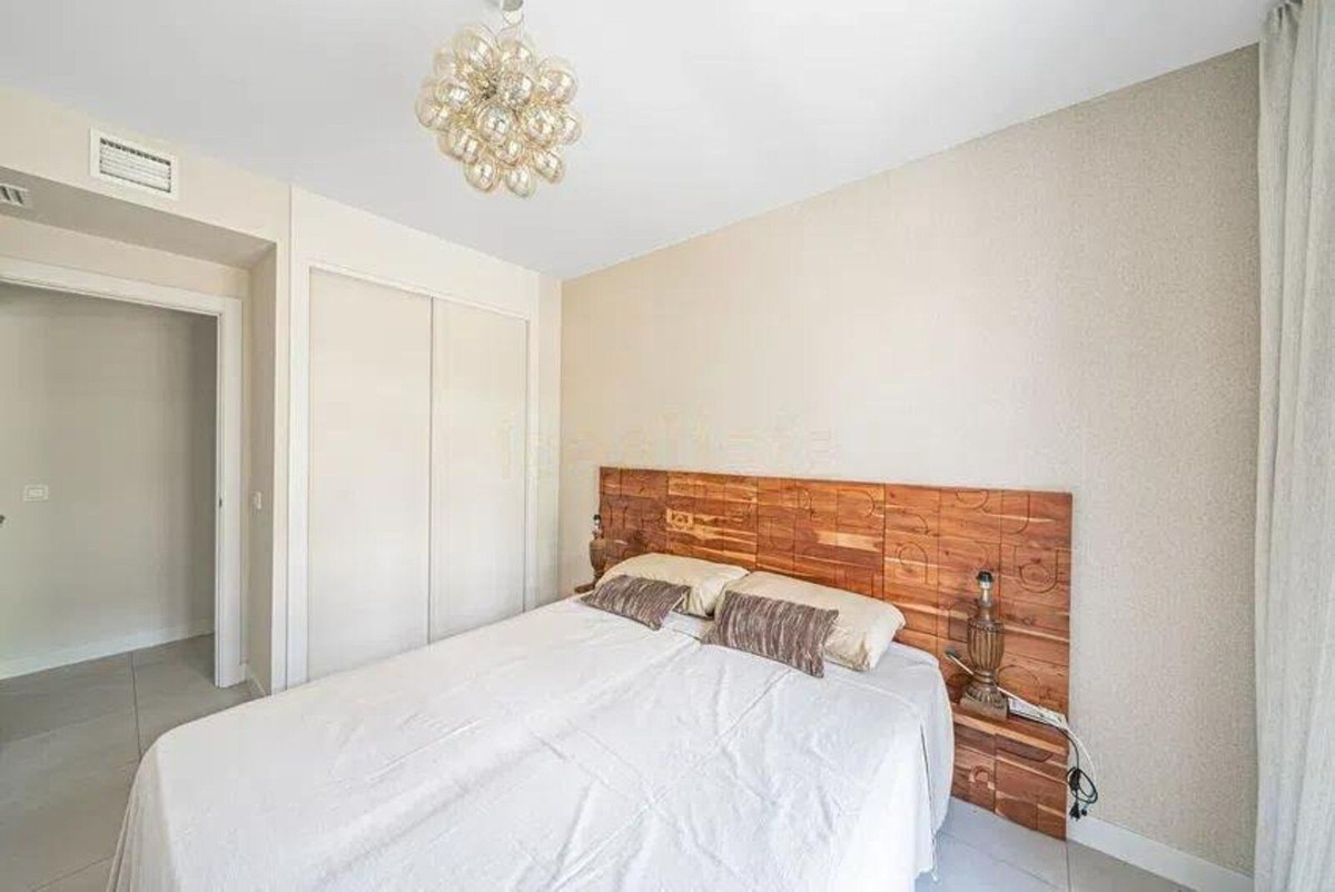 3 Bedroom Apartment for Sale in Estepona — view 10