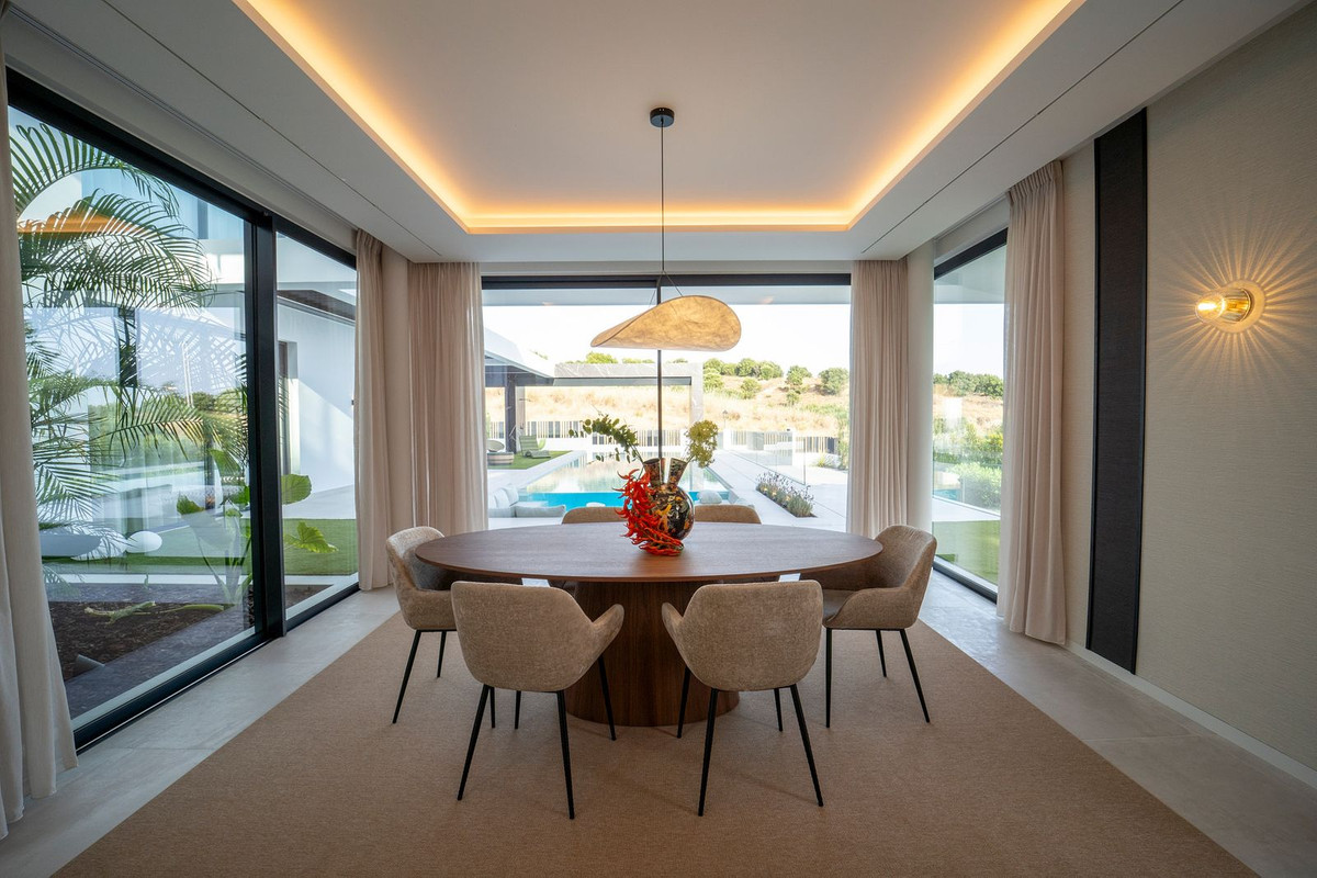 6 Bedroom Villa for Sale in El Paraiso — 9