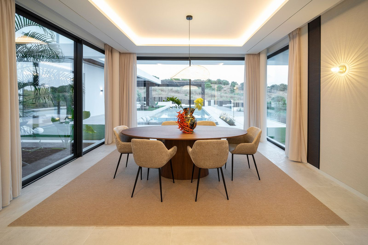 6 Bedroom Villa for Sale in El Paraiso — view 10