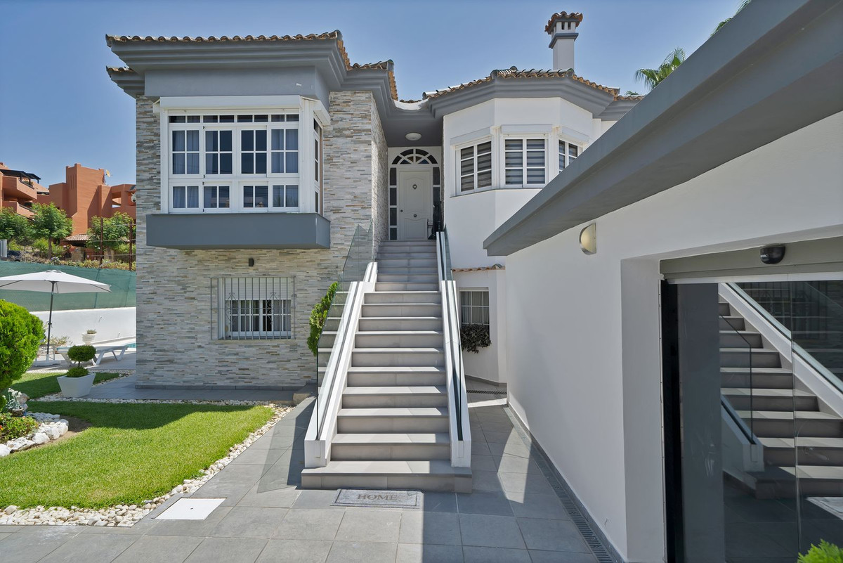 3 Bedroom Villa for Sale in Estepona