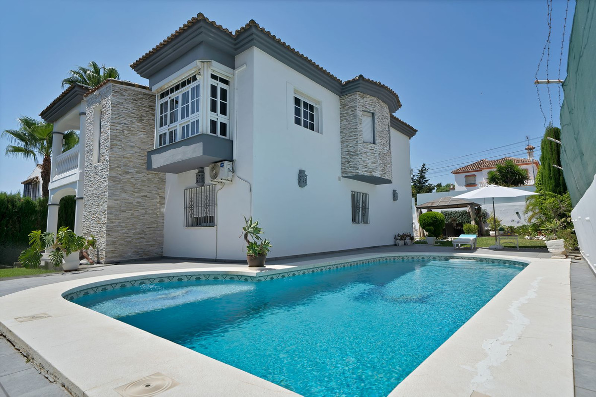 3 Bedroom Villa for Sale in Estepona — 2