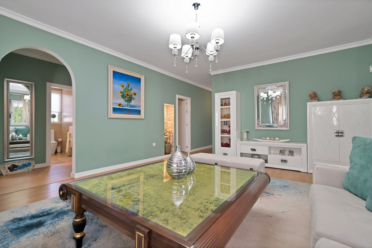 3 Bedroom Villa for Sale in Estepona — view 12