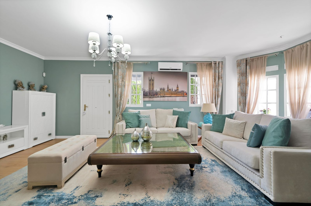 3 Bedroom Villa for Sale in Estepona — view 13