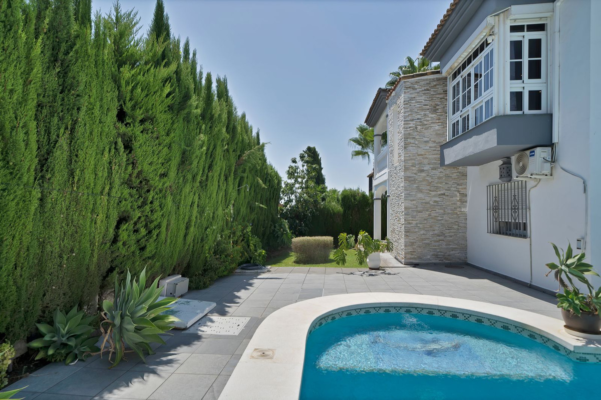 3 Bedroom Villa for Sale in Estepona — 3