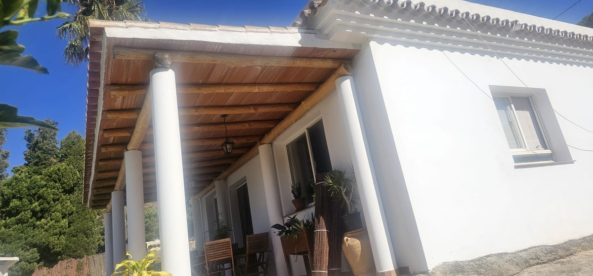 3 Bedroom Villa for Sale in Estepona — 2