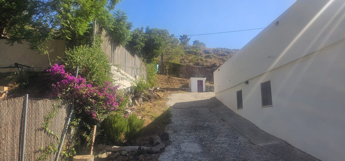 3 Bedroom Villa for Sale in Estepona — 3