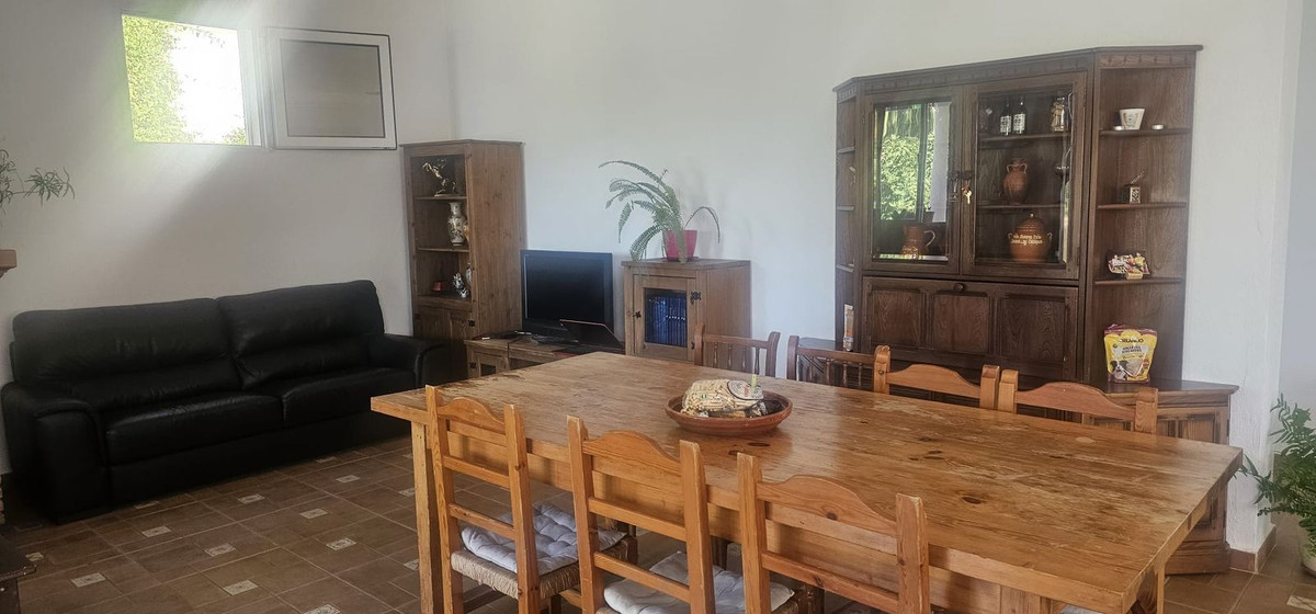 3 Bedroom Villa for Sale in Estepona — 8