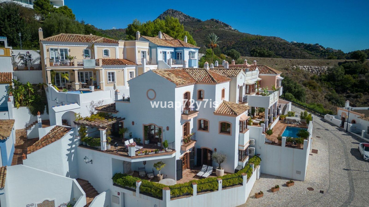 3 Bedroom Villa for Sale in Benahavís — 2
