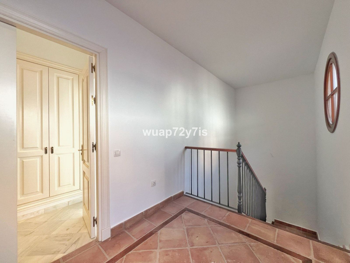 3 Bedroom Villa for Sale in Benahavís — 3