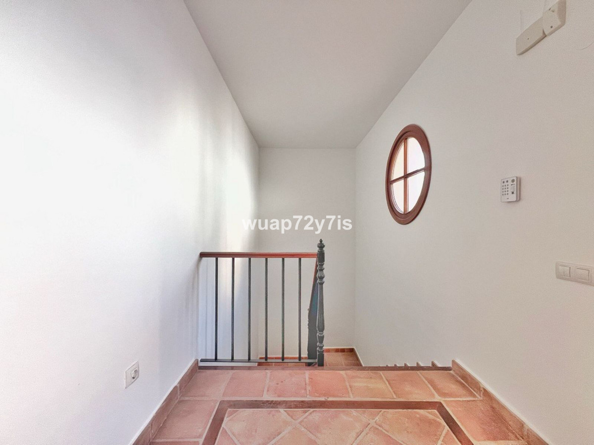 3 Bedroom Villa for Sale in Benahavís — 4