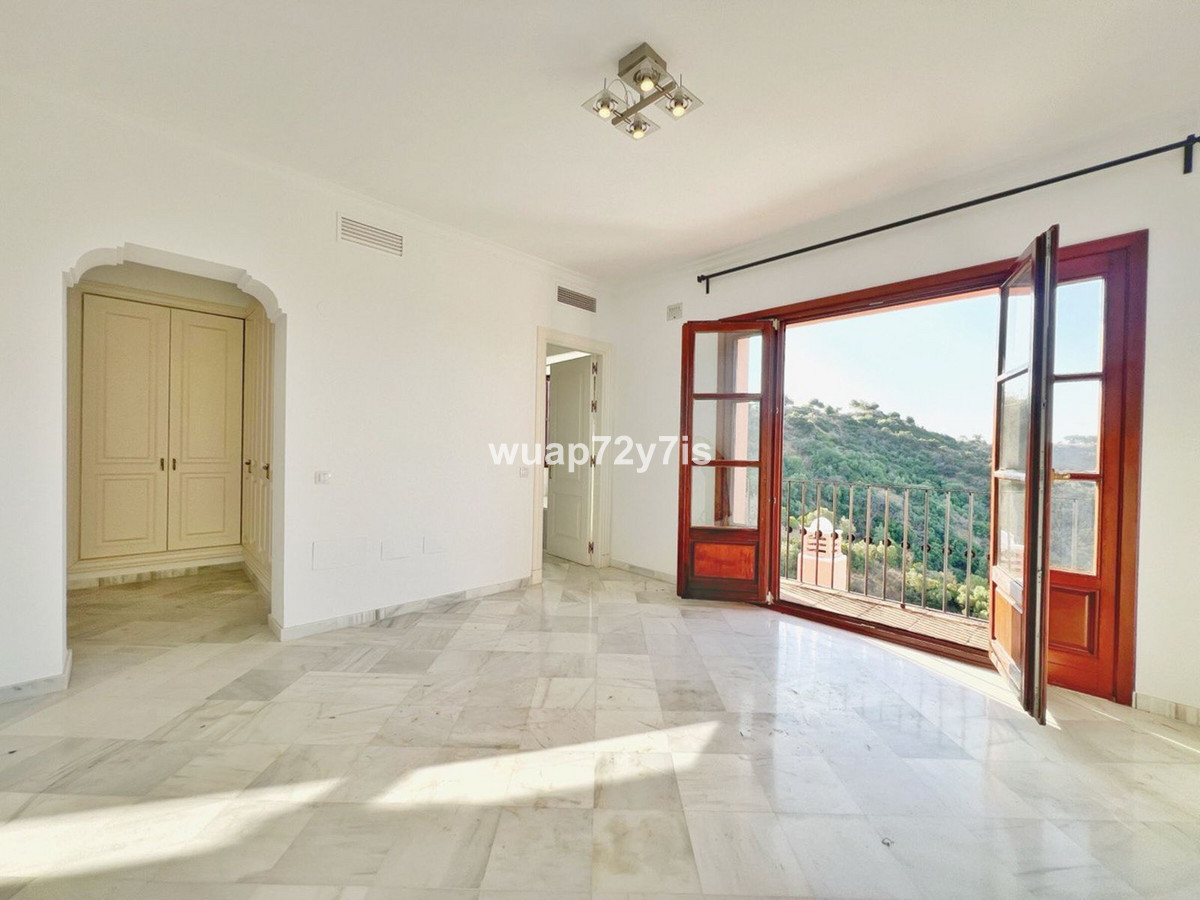 3 Bedroom Villa for Sale in Benahavís — 6