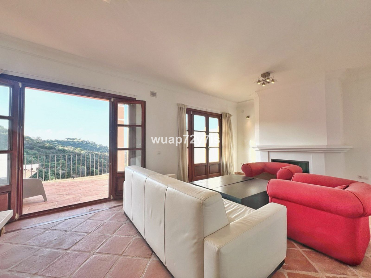 3 Bedroom Villa for Sale in Benahavís — 8