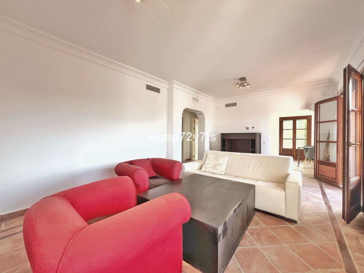 3 Bedroom Villa for Sale in Benahavís — 9